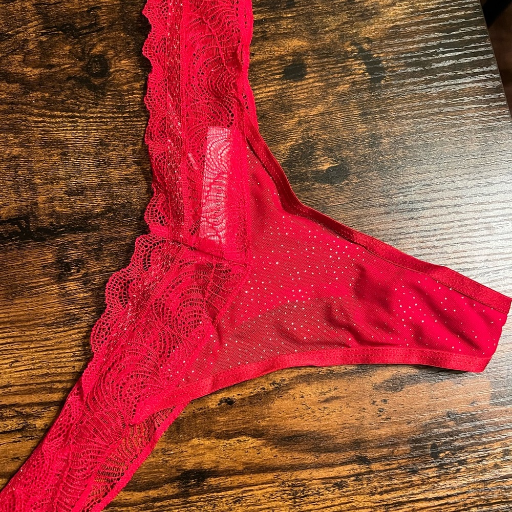 Hunkemöller Lingerie - Picture 3 of 3